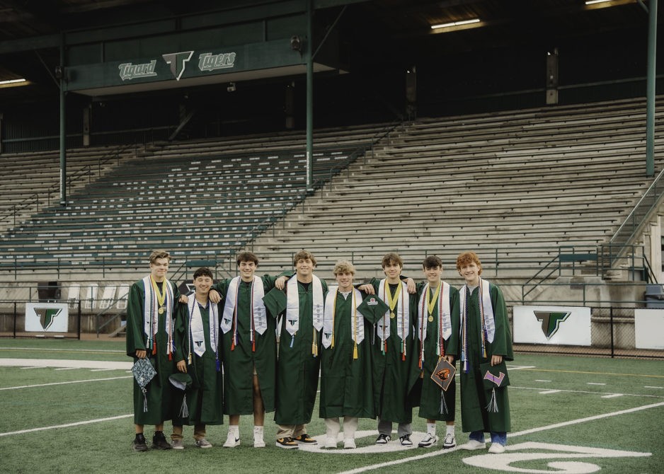 portland_cap_gown_nicolehartphotography